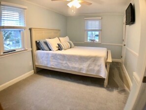 3 bedrooms, desk, WiFi - Recently Renovated Gem In Private Neighborhood (2261) (West Yarmouth)