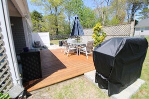 Outdoor dining - Recently Renovated Gem In Private Neighborhood (2261) (West Yarmouth)