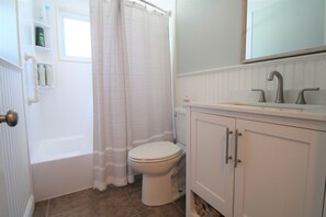 Combined shower/bathtub - Recently Renovated Gem In Private Neighborhood (2261) (West Yarmouth)