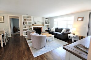 Living area - Recently Renovated Gem In Private Neighborhood (2261) (West Yarmouth)