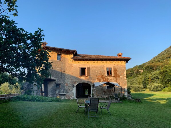 Exterior - Cervano: loft with terrace (Lombardia)