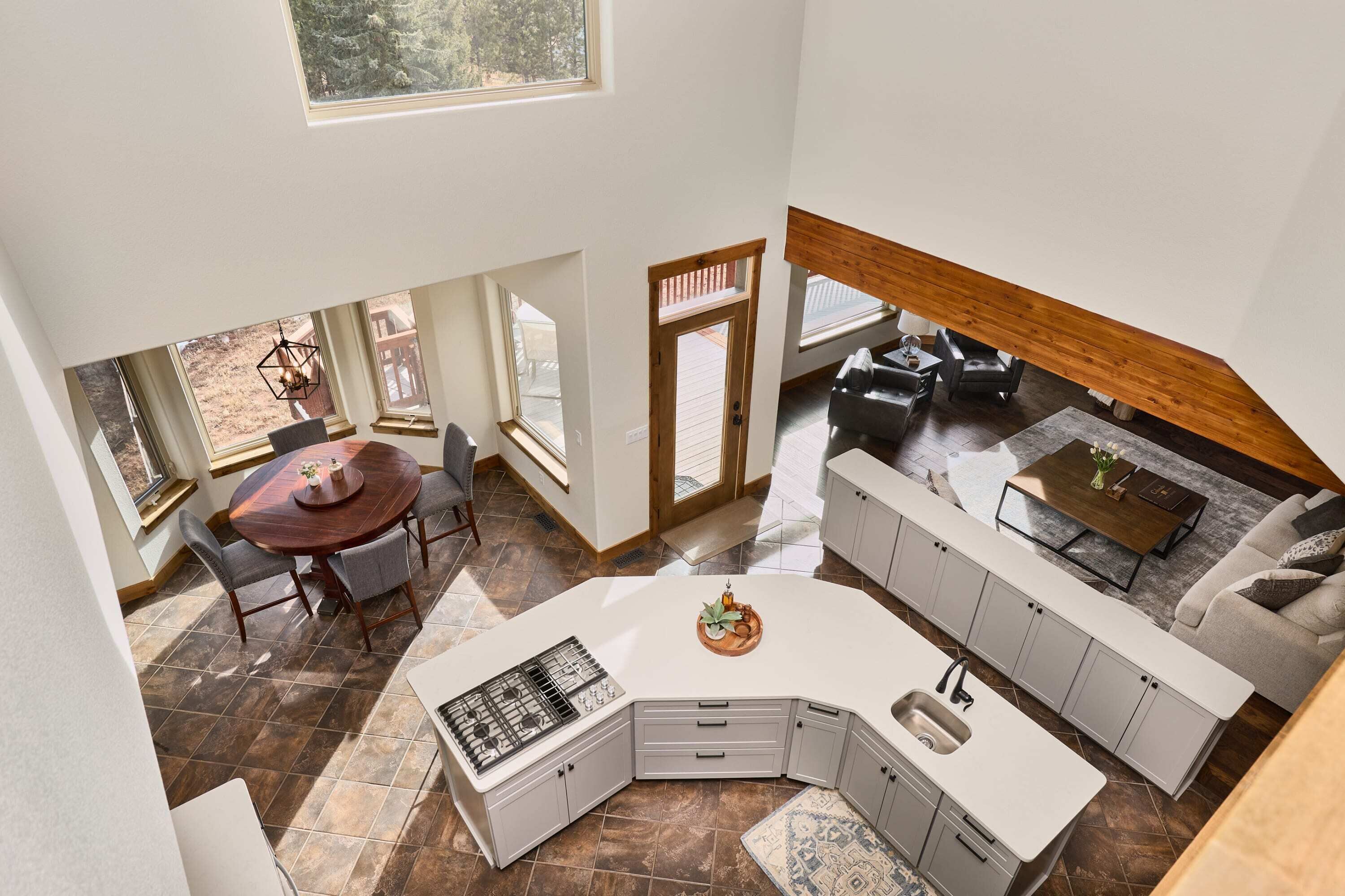 ★ Huge Luxury Home ★ Views ★ Hot Tub ★ Fire Pit ★