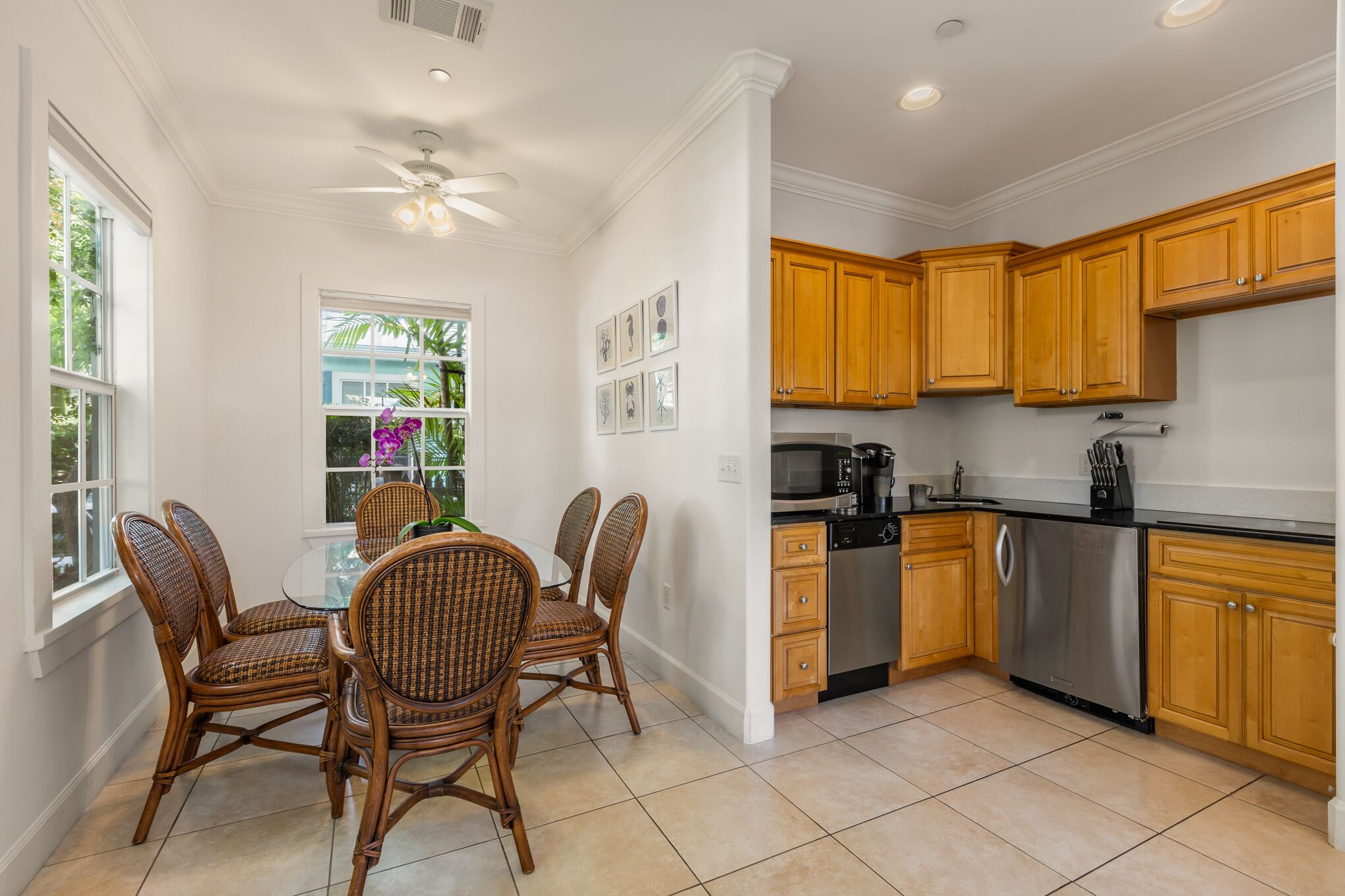 ROYAL PALM SUITE ~ Adult Only, 1 BR, 1 Ba w/ Kitchen and Shared Pool!