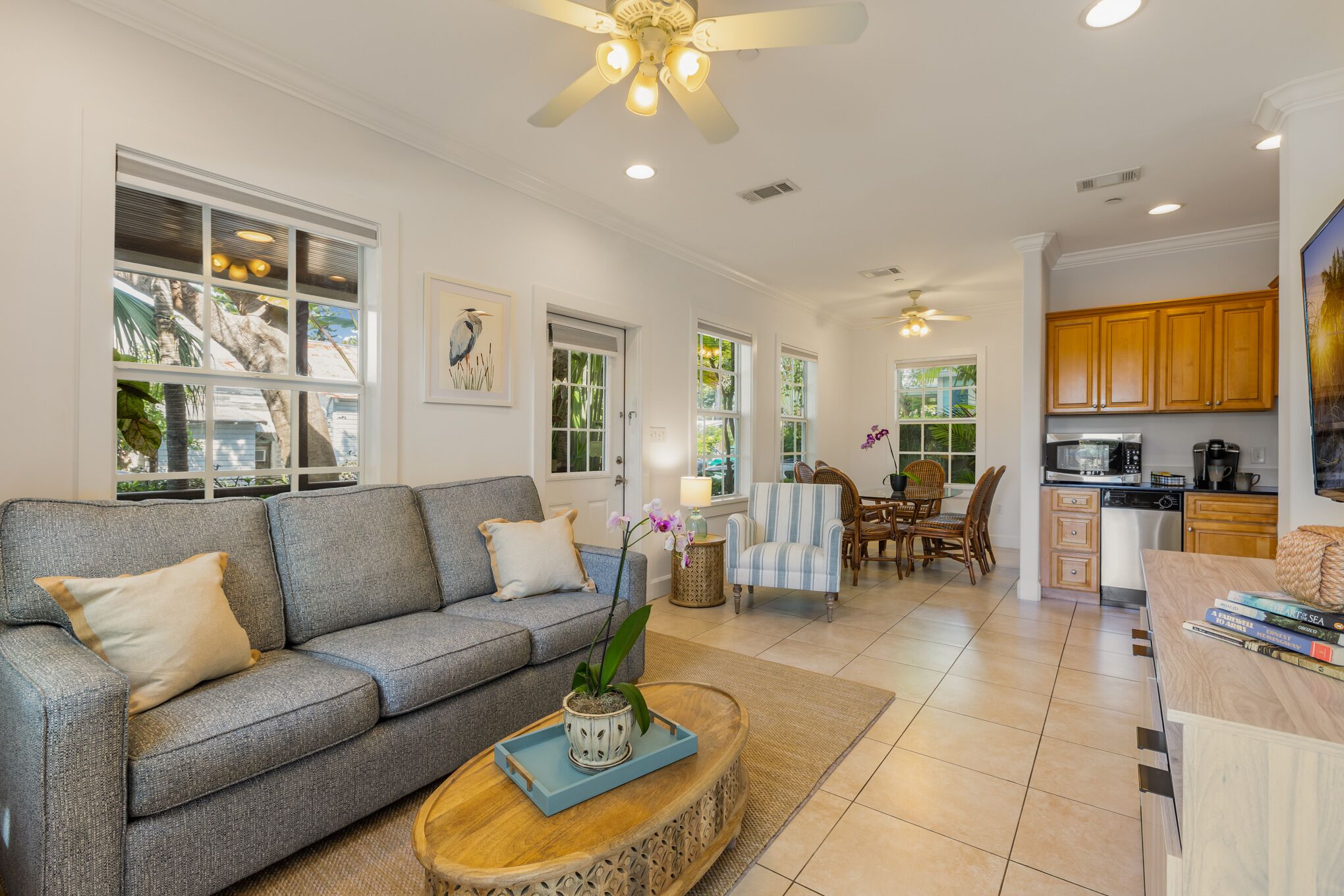 ROYAL PALM SUITE ~ Adult Only, 1 BR, 1 Ba w/ Kitchen and Shared Pool!