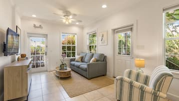 Una televisión de pantalla plana