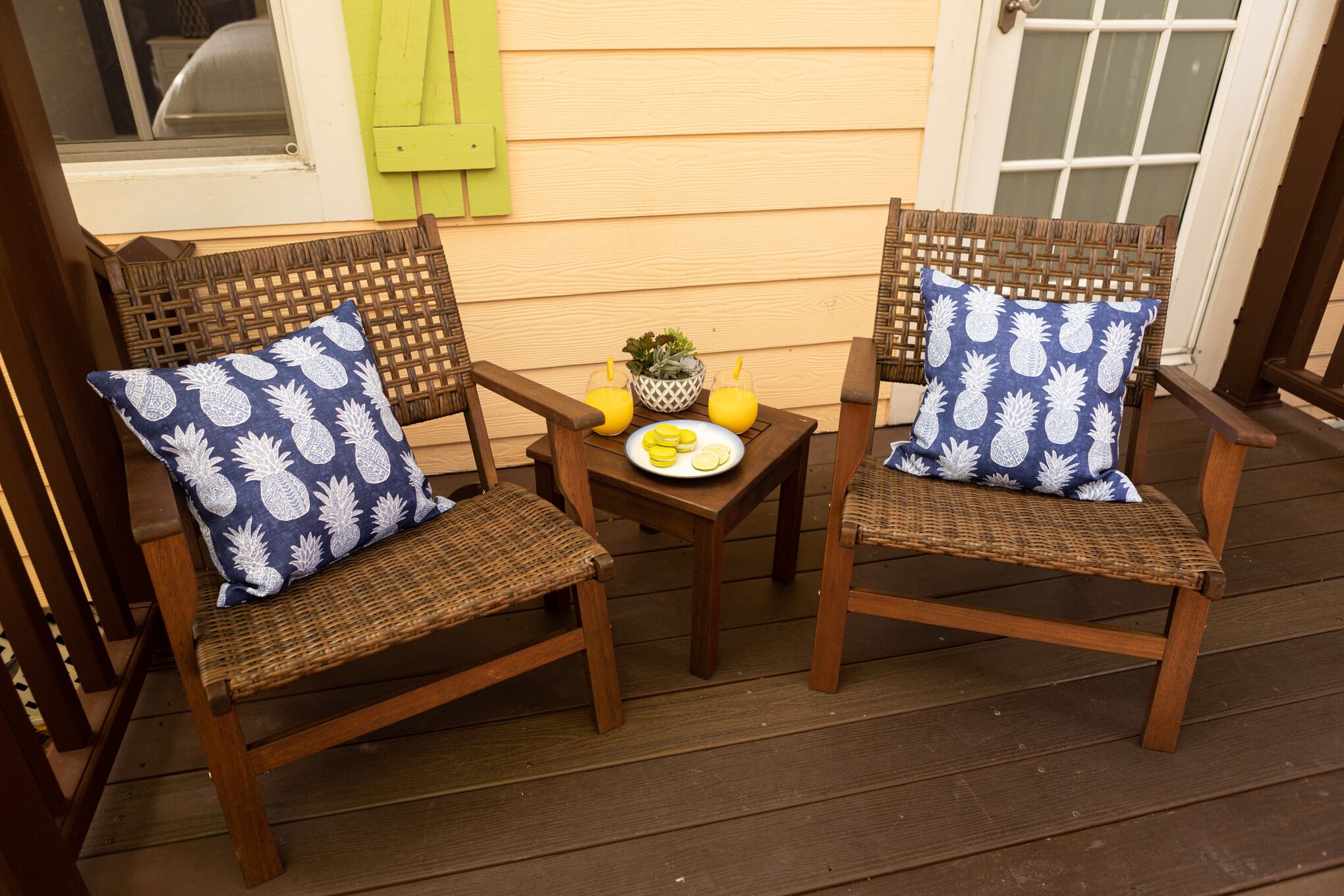 ROYAL PALM STUDIO ~ Adult Only, Studio w/ Community Pool & Close to Town!