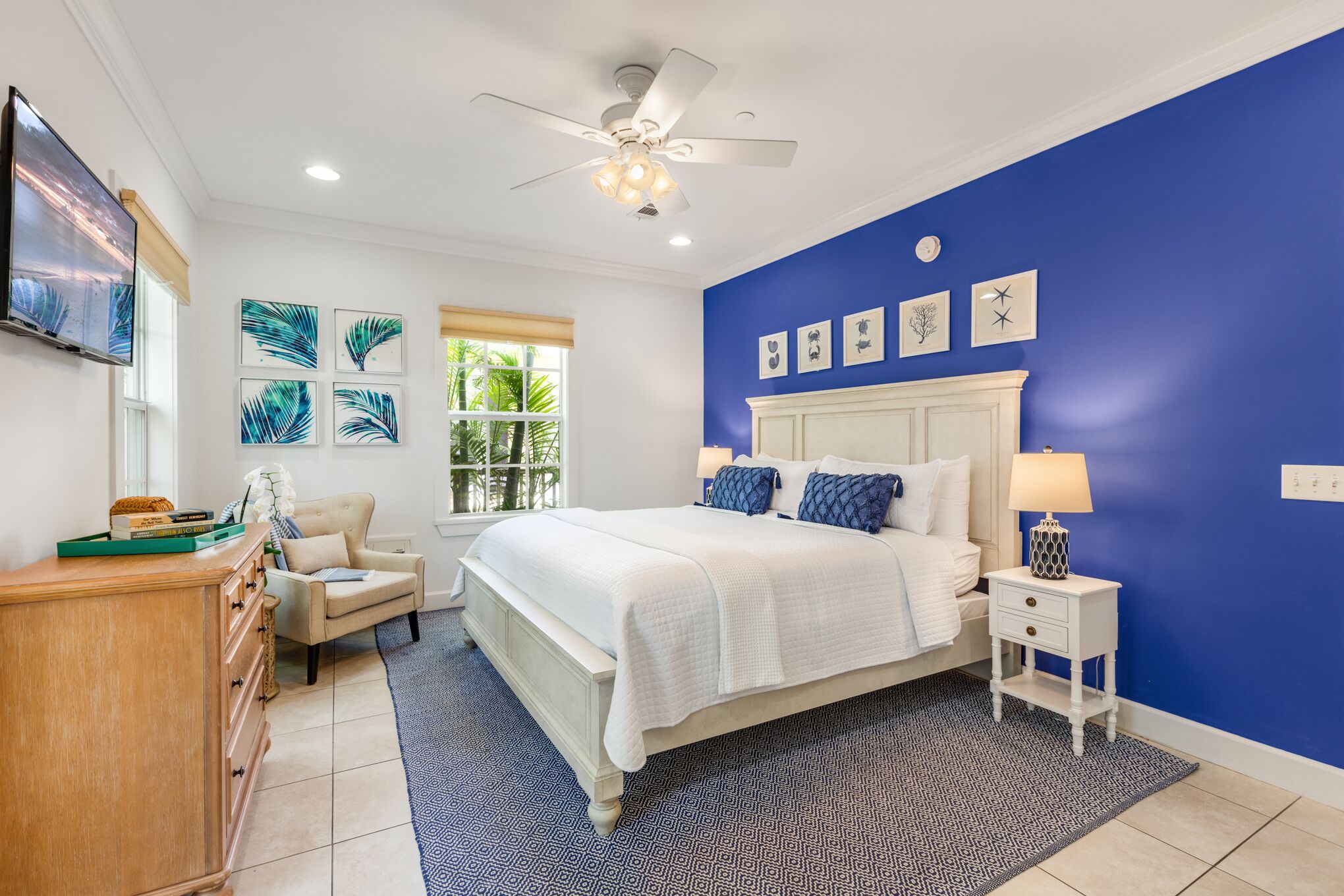 ROYAL PALM STUDIO ~ Adult Only, Studio w/ Community Pool & Close to Town!