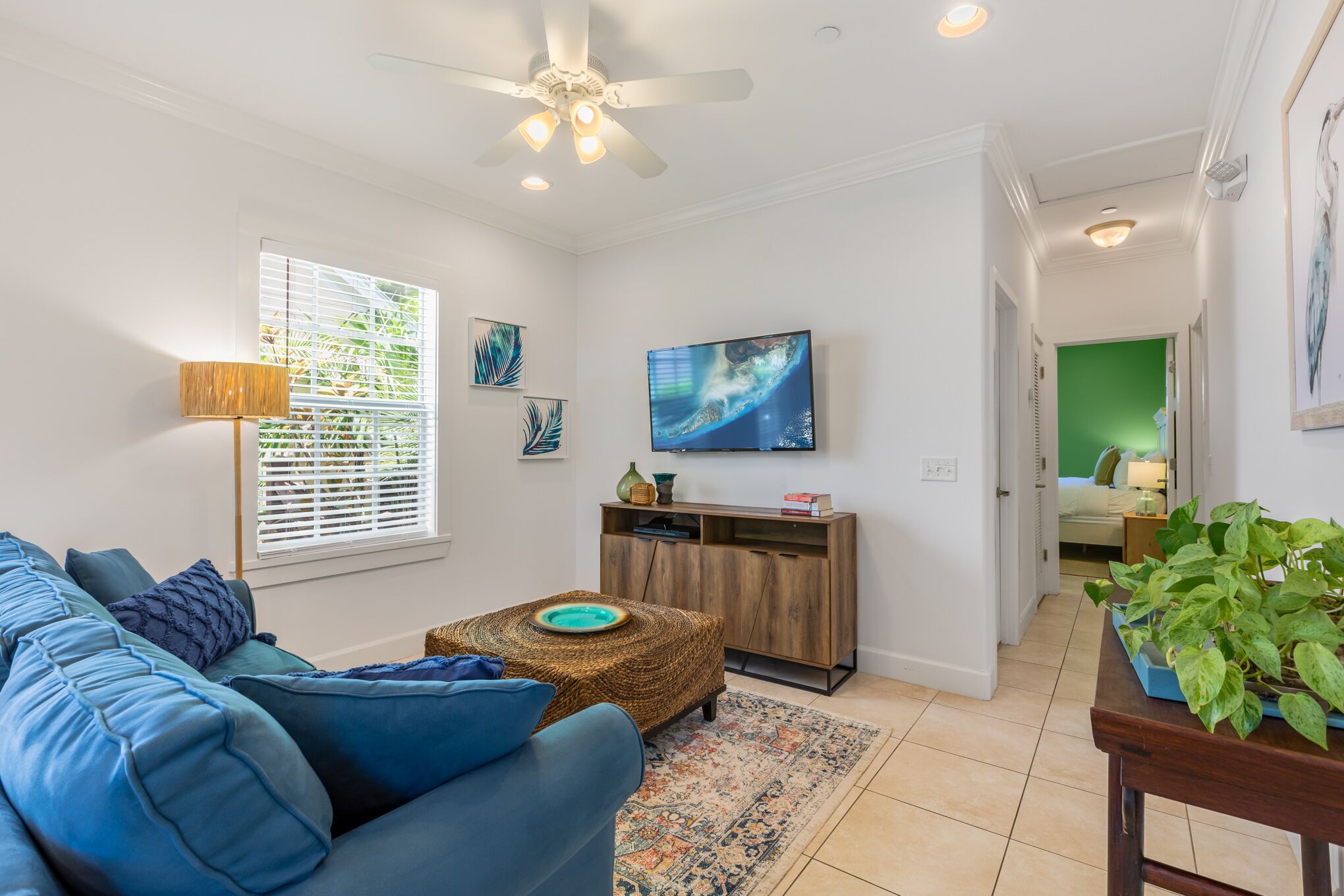 SUGAR PALM SUITE ~ Adult Only, Cozy 1 BR, 1 Ba w/ Kitchen and Shared Pool!