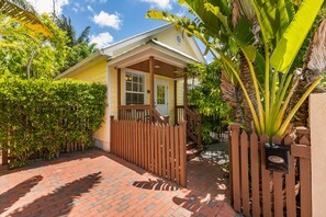 Exterior - SUGAR PALM SUITE ~ Adult Only, Cozy 1 BR, 1 Ba w/ Kitchen and Community Pool! (Key West)