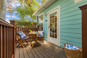 Outdoor dining - COCONUT PALM SUITE ~ Adult Only, 1 BR, 1 Ba w/ Kitchen & Community Pool! (Key West)