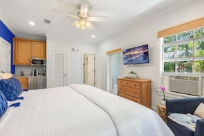 1 bedroom, iron/ironing board, free WiFi, bed sheets - COCONUT PALM STUDIO ~ Adult Only Studio, Community Pool & Close to Town! (Key West)