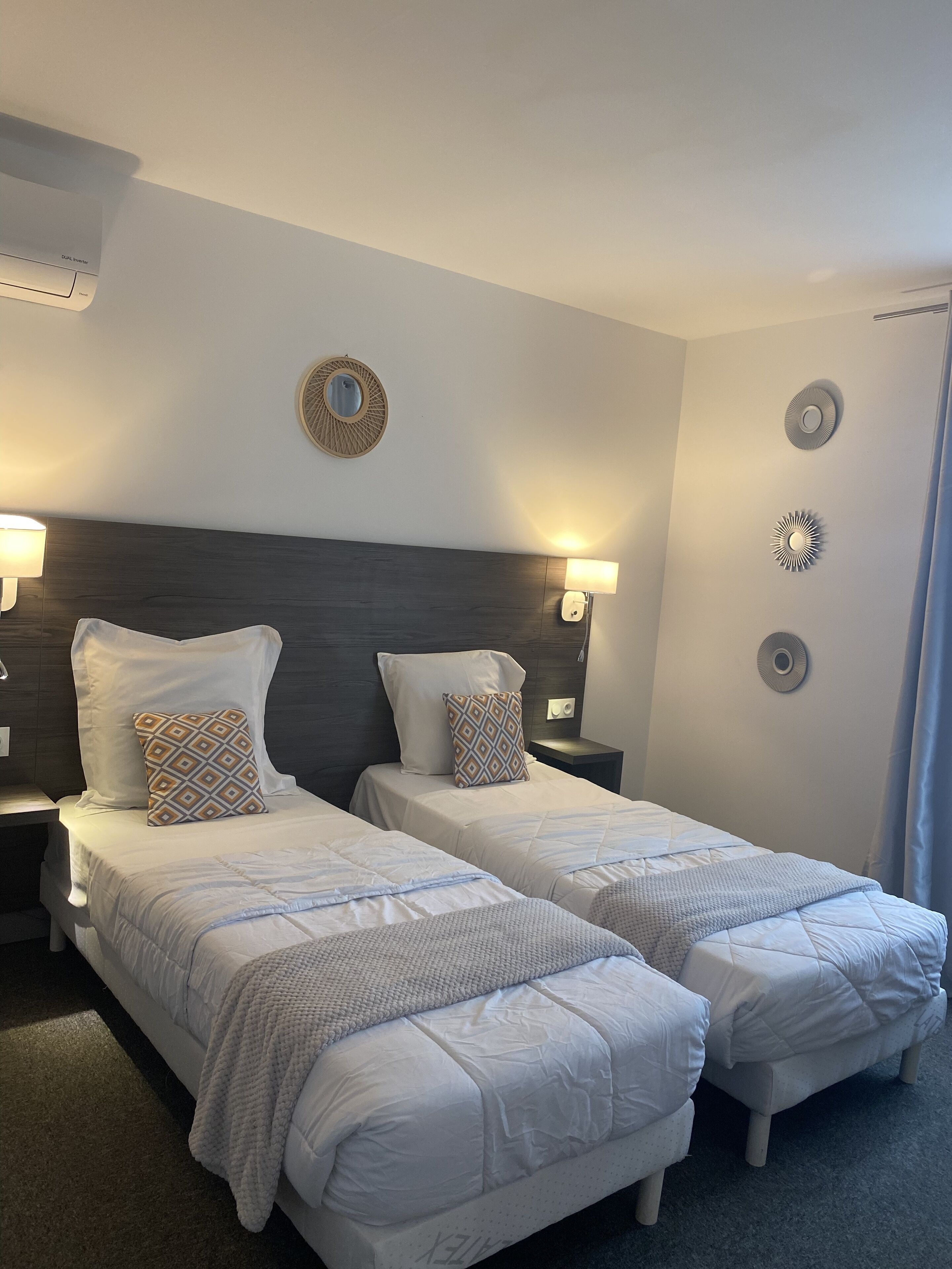 Memory foam beds, in-room safe, desk, laptop workspace