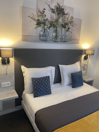 Colchones con efecto memoria y caja de seguridad en la habitación