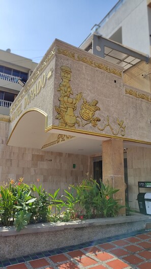 Fachada de la propiedad