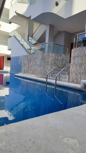 32-inch Smart TV with satellite channels, TV - Hotel Dorado Barranquilla (Barranquilla)