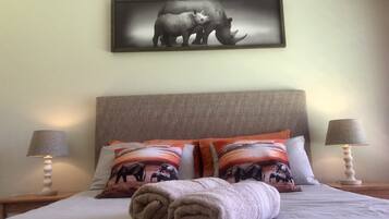 4 Schlafzimmer, Schreibtisch, Bügeleisen/Bügelbrett, Reisekinderbett