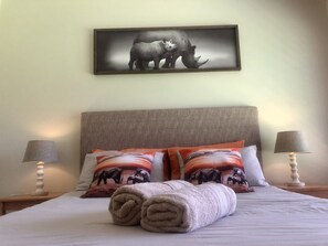 4 bedrooms, desk, iron/ironing board, travel crib