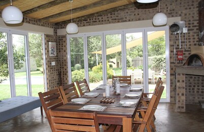 10 sleeper luxury home in the heart of a Big 5 Game Reserve. No loadshedding!