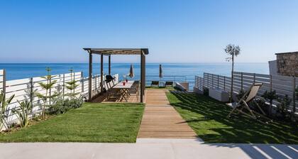 Deux Paradis, a BeachFront Retreat with Private Pool & walking distance to all