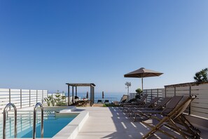 Piscine extérieure, piscine chauffée