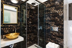Shower, hair dryer, towels, soap - Deux Paradis, a BeachFront Retreat with Private Pool & walking distance to all (Rethymno)