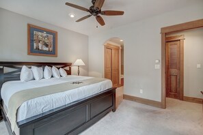 1 bedroom, free WiFi - Luxurious 1 Br In River Run Village With Ski In Ski Out, Kids Ski Free, No Cleaning Fees 1 Bedroom Condo by RedAwning (Keystone)