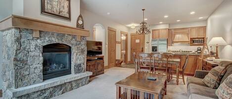 Condo, 1 Bedroom | Living area