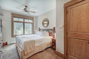 Condo, 2 Bedrooms - Luxurious 2 Br In River Run Village With Ski In Ski Out, No Cleaning Fees, Kids Ski Free 2 Bedroom Condo by RedAwning (Keystone)