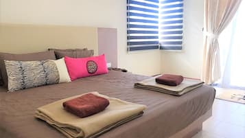 Room, 5 Bedrooms | 5 bedrooms, bed sheets