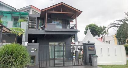 OYO 90476 Casa Azlinda Muslim Homestay I