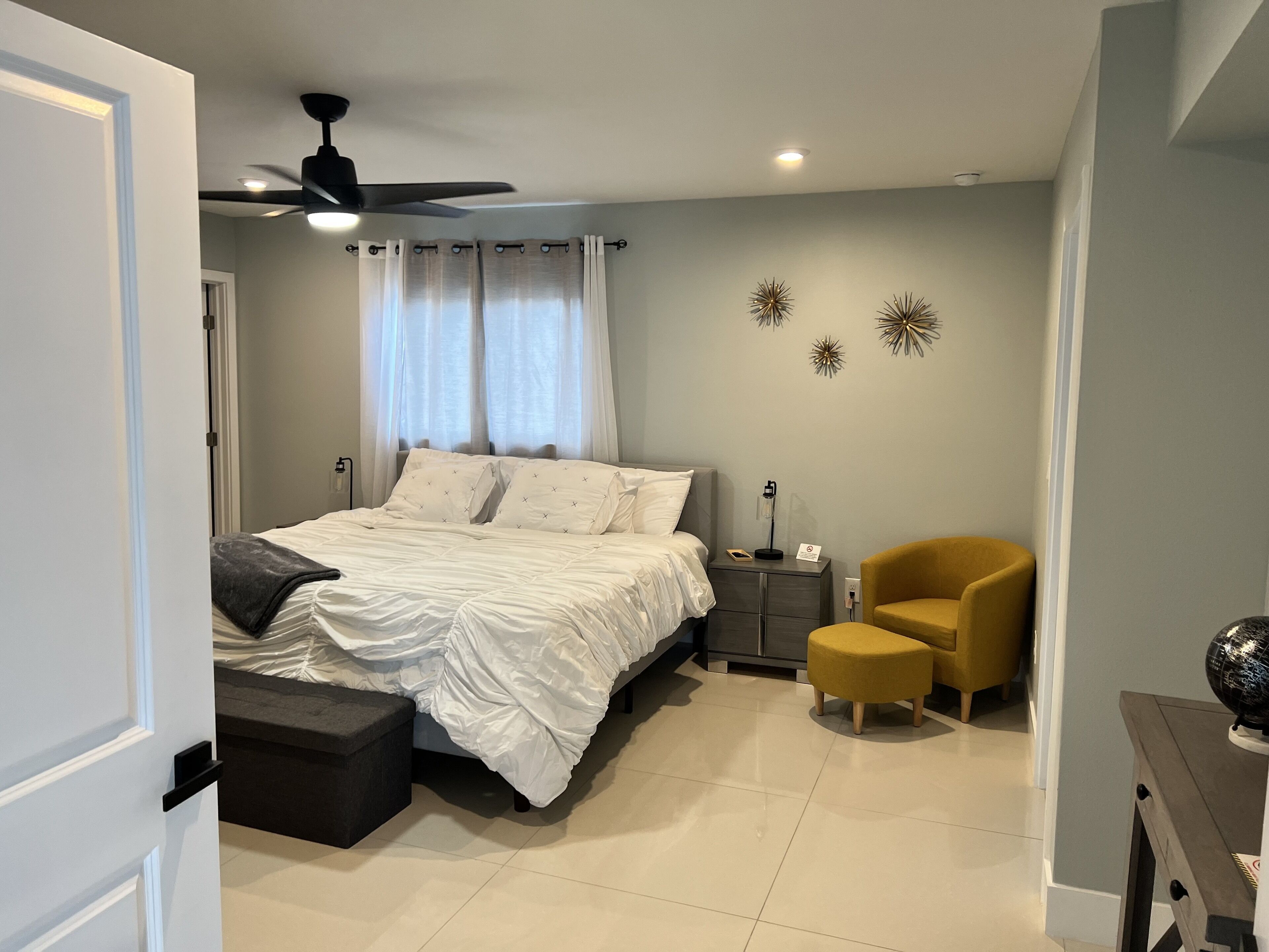 3 Schlafzimmer, Zimmersafe, Schreibtisch, Bügeleisen/Bügelbrett