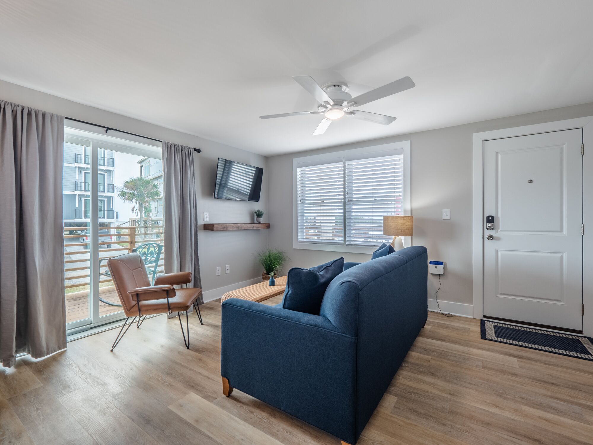 The Beach House at Oak Island 101: 1BR Apartment King + QSS