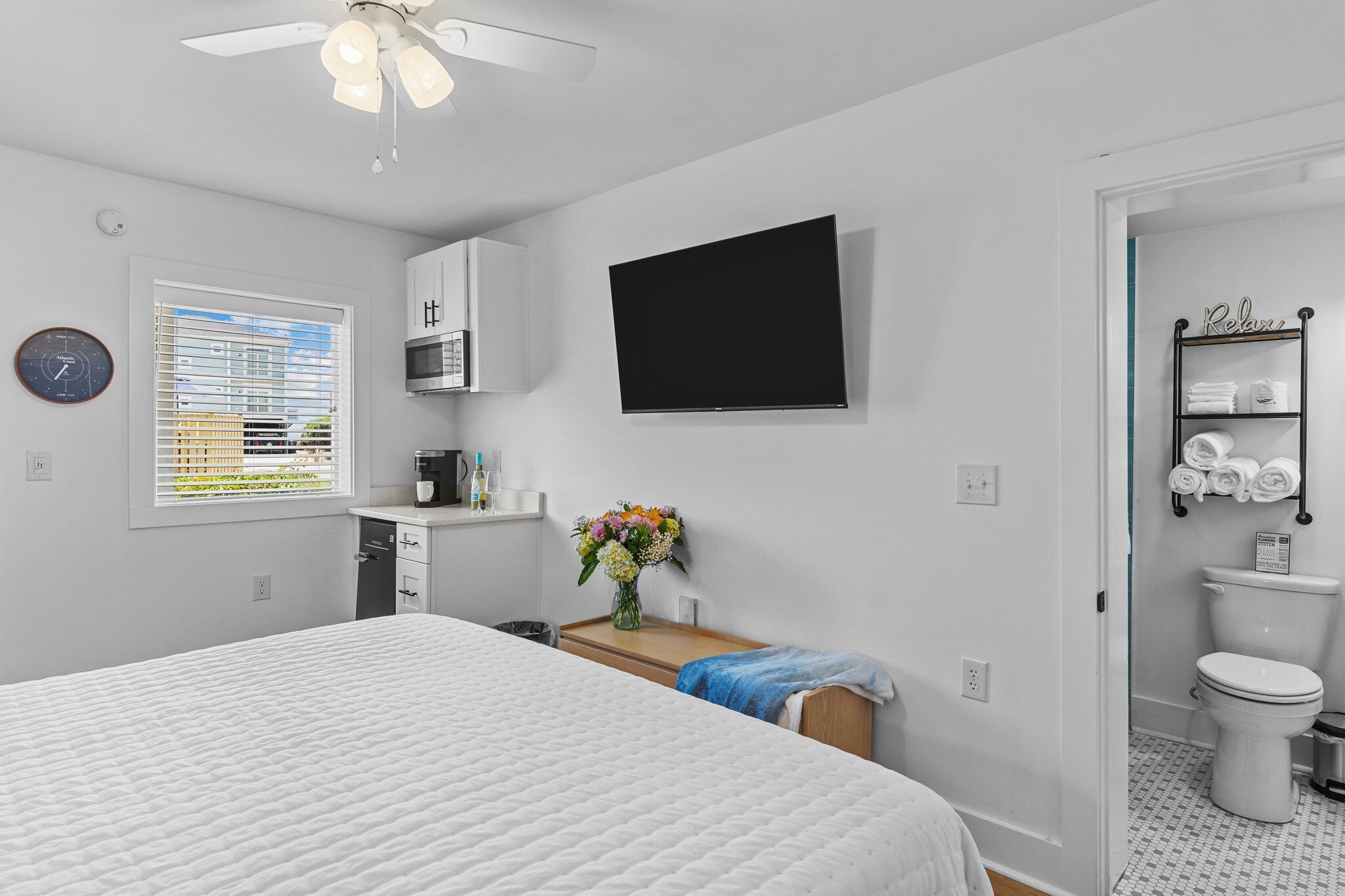 The Beach House at Oak Island 109: King Suite