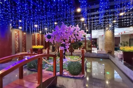 Lobby lounge. Yunchao International Hotel Danzhou