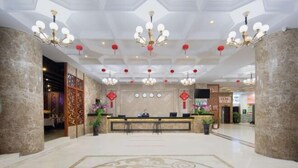 A spacious lobby with a reception desk, chandeliers, and red lanterns. - Yunchao International Hotel Danzhou (Danzhou)