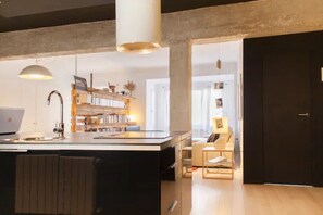 Fridge, microwave, oven, stovetop - Design apartment for telecommuting and/or vacations. (Alicante (Alacant))