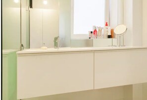 Shower, hair dryer - Design apartment for telecommuting and/or vacations. (Alicante (Alacant))