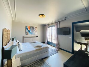 4 slaapkamers, een strijkplank/strijkijzer, reisbedje, gratis wifi