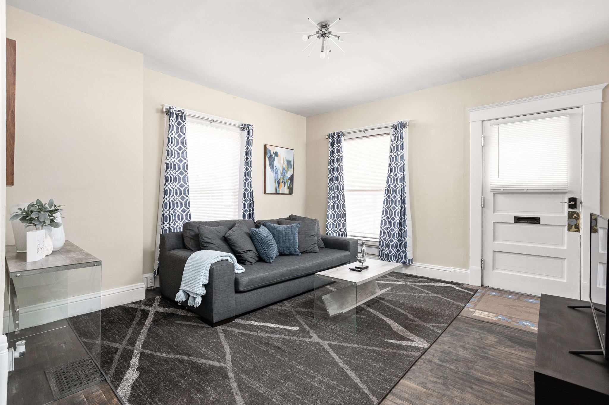 Two Bedr Great Location - Stay for GenCon