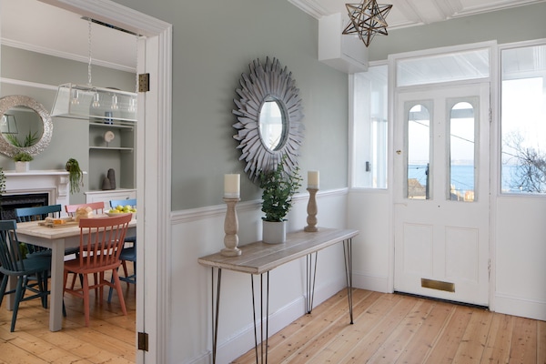 Cottage | Interior