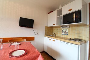 Fridge, oven - 2nd floor, balcony, tv, ski locker, 27m², Val Cenis (Lanslevillard)