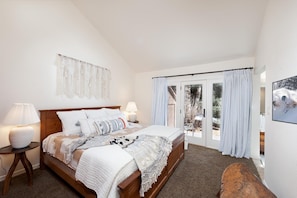 2 bedrooms, desk, iron/ironing board, free WiFi