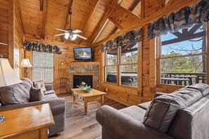 TV, fireplace, table football - Free Attractions, New Hot Tub, Pool Table, Resort Pool, Close to Downtown (Gatlinburg)