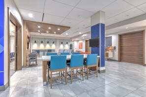 Desayuno completo incluido todos los días