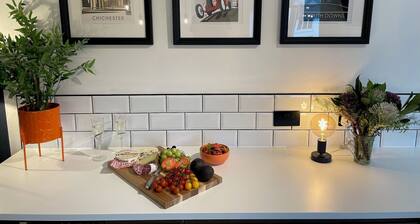 Stylish three bedroom apartment in Chichester