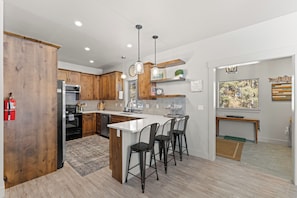 雪櫃、微波爐、焗爐、爐具