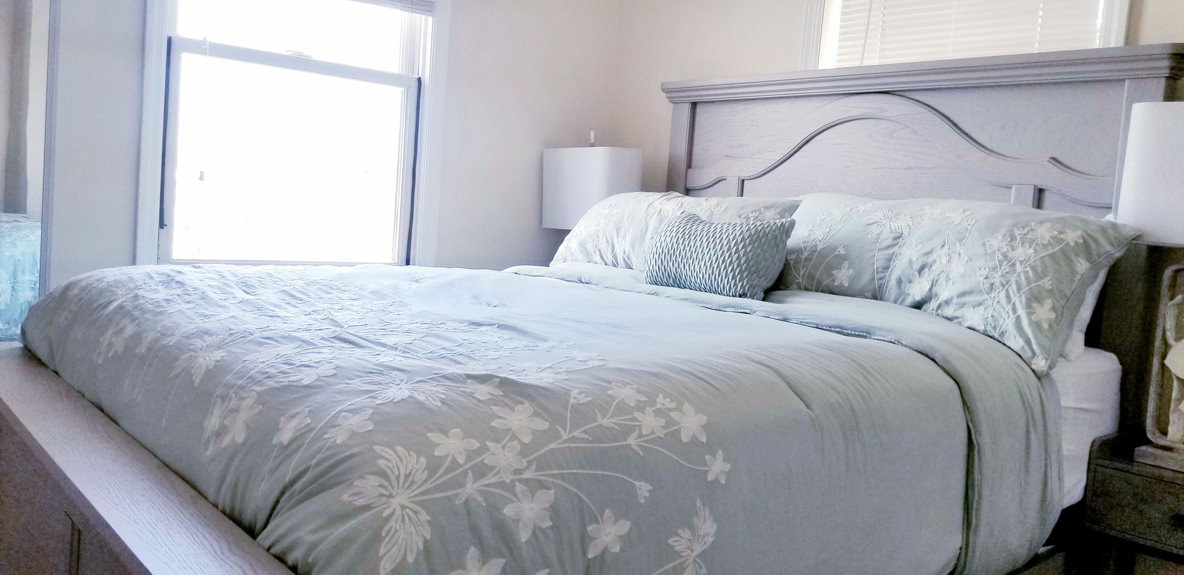 WATERFRONT - Perfect location for a getaway !