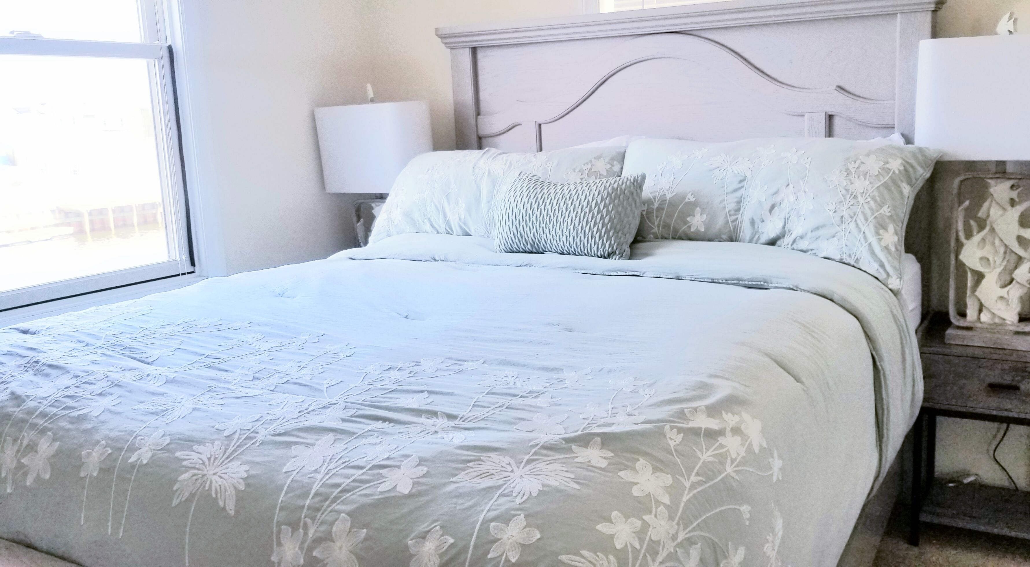 WATERFRONT - Perfect location for a getaway !