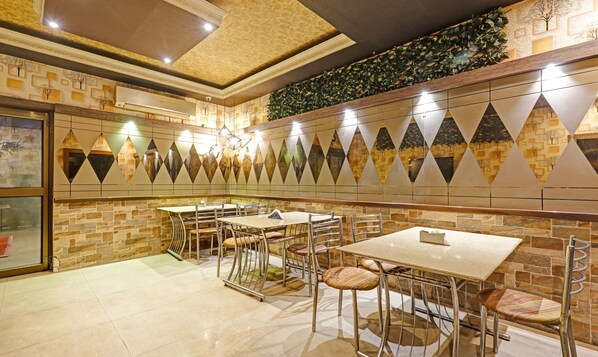 Restaurant - Treebo Apollo (Guwahati)