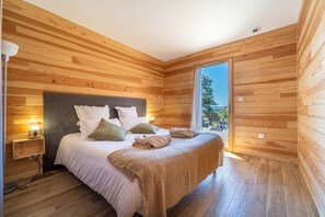 3 bedrooms, iron/ironing board, travel cot, free WiFi